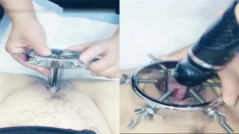 周晓琳式让大哥虐逼扩阴器撑开骚逼插尿道口