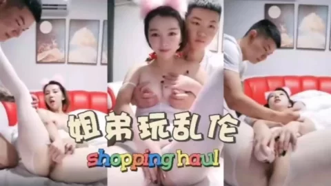 真实姐弟乱伦大型现场：为了钱什么都干